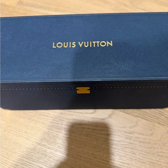 Louis Vuitton Dark Blue Box with Gold Details - Picture 2 of 6